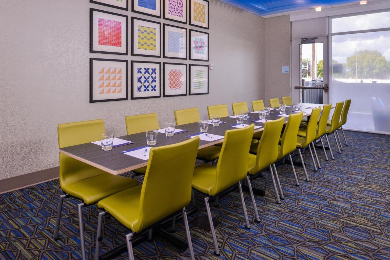 Holiday Inn Express & Suites - Mall Of America - Msp Airport By Ihg Bloomington Buitenkant foto